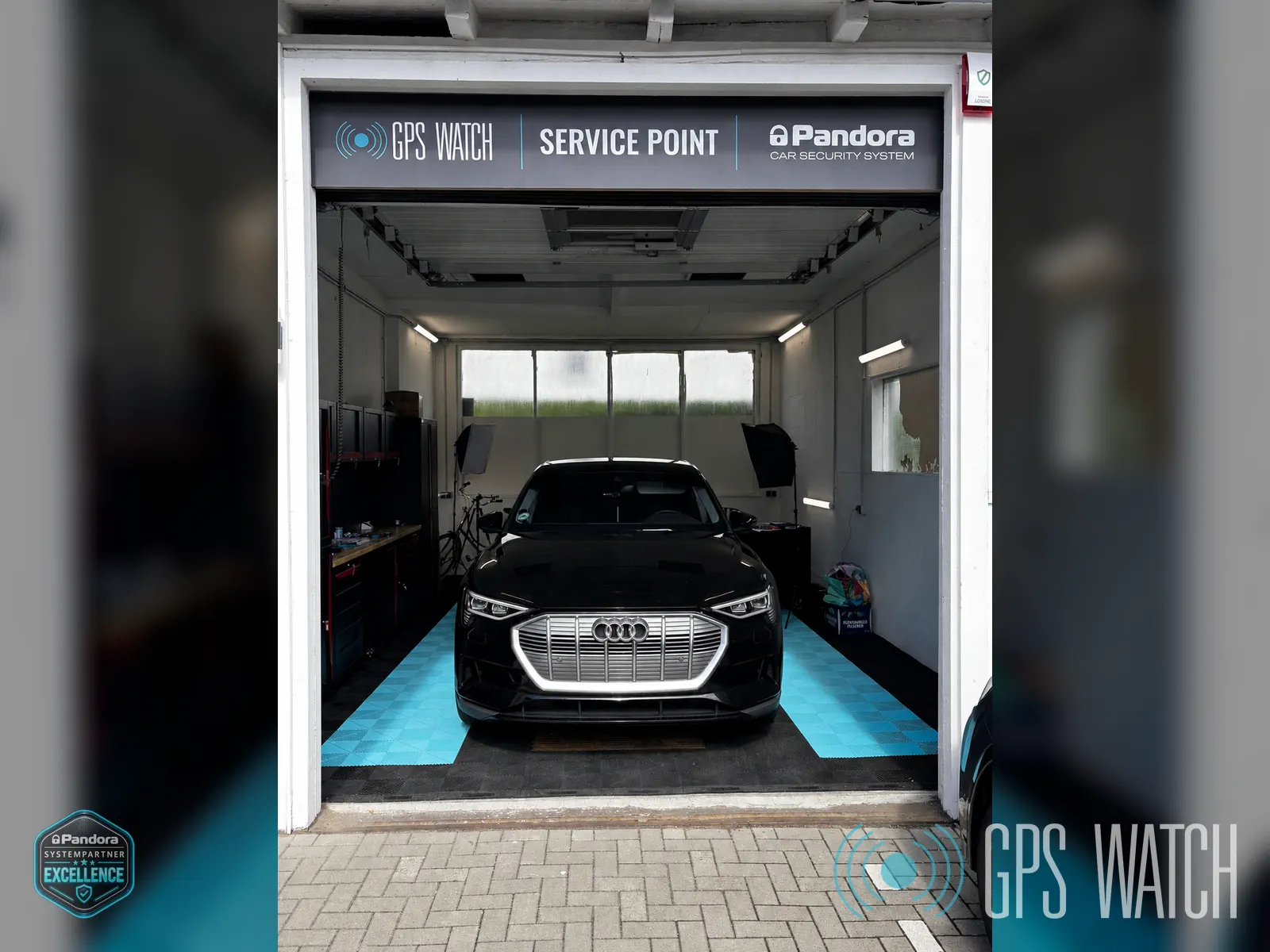 Audi e-tron in der GPS-WATCH Werkstatt mit Pandora Excellence und GPS-WATCH Wasserzeichen