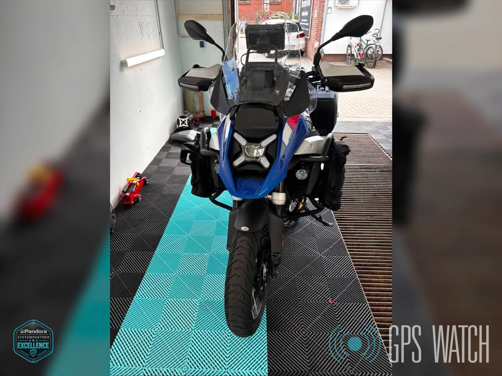 BMW R 1300 GS mit Pandora Excellence und GPS-WATCH Wasserzeichen