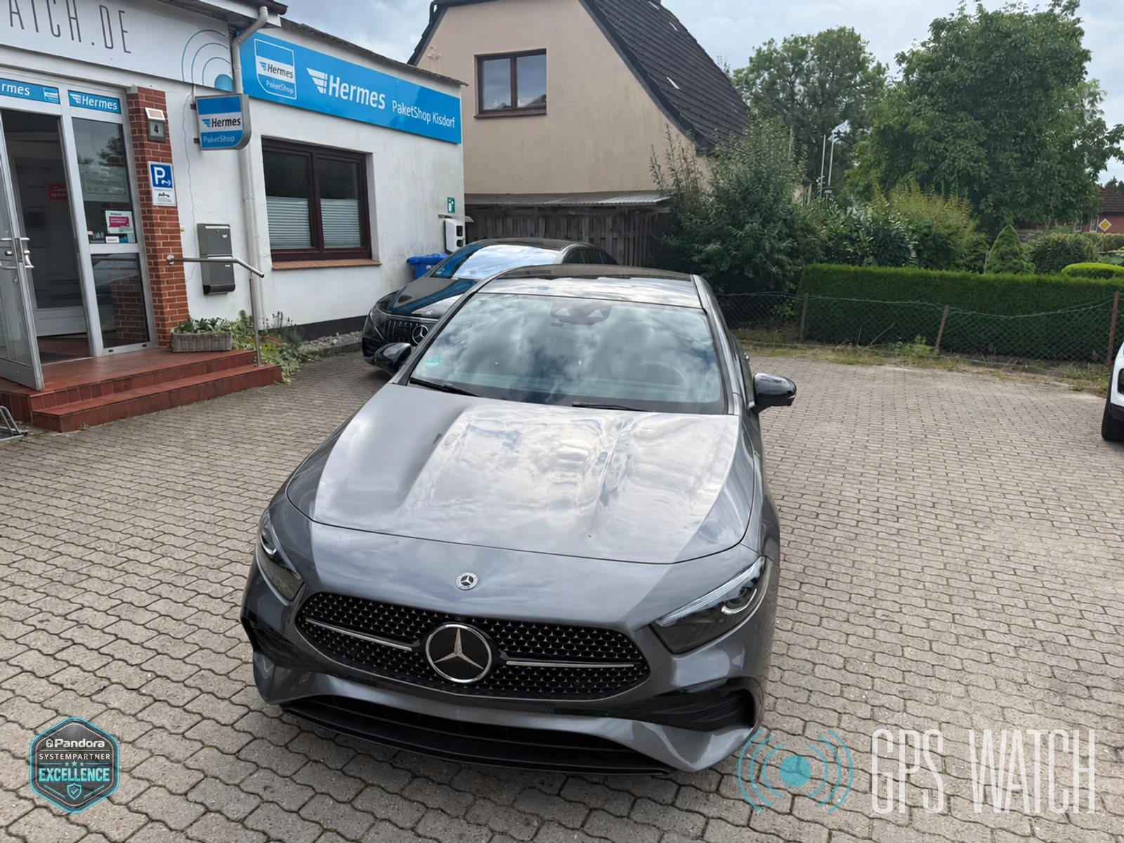 Mercedes-Benz A-Klasse in Kisdorf mit retuschiertem Kennzeichen und Pandora Excellence sowie GPS-WATCH Wasserzeichen