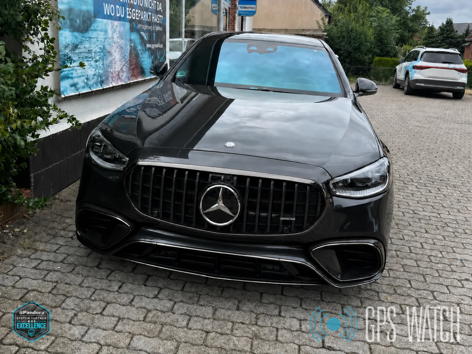 Mercedes-Benz S63 AMG V8 BiTurbo vor der GPS-WATCH Werkstatt mit Pandora Excellence und GPS-WATCH Wasserzeichen